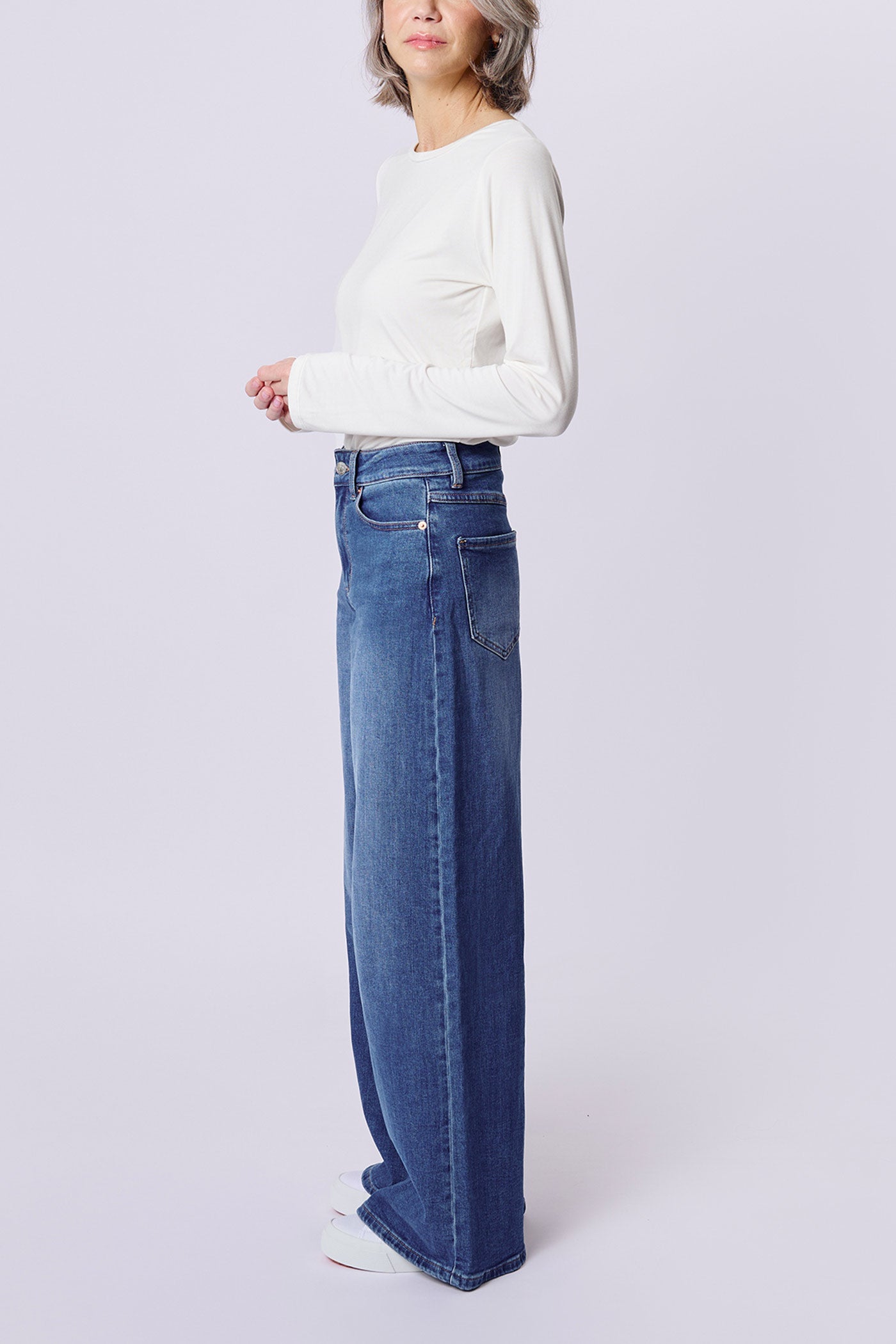 side of x-small size woman wearing Aurora Jeans Blue High-Waisted Wide-Leg Jeans by Dailystory from La petite garçonne