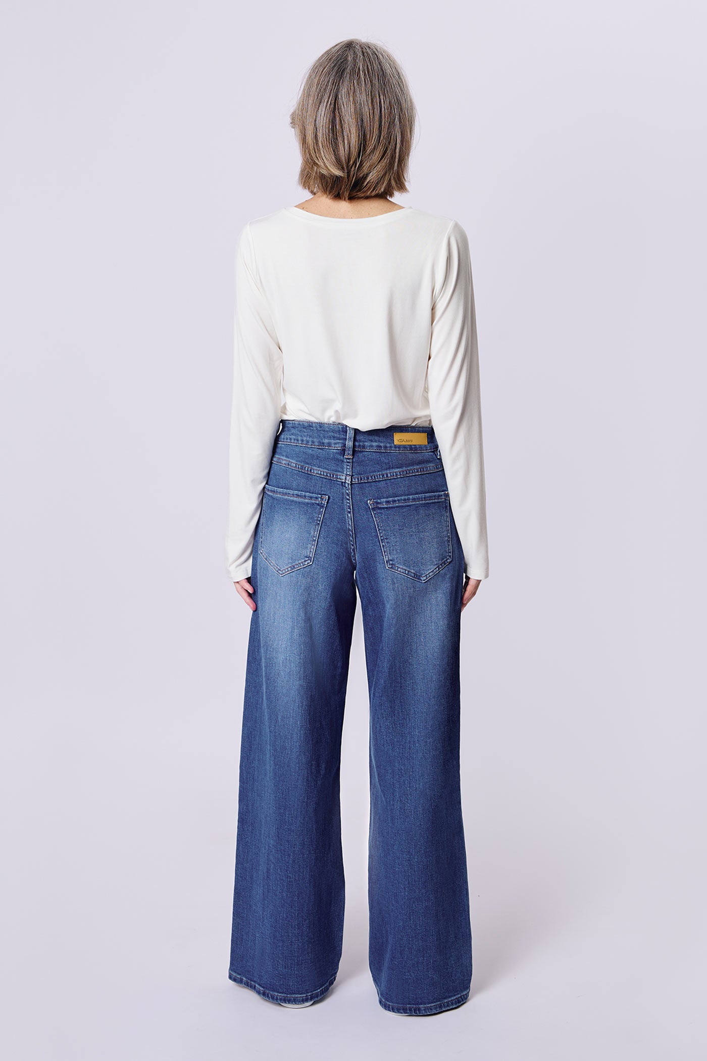 back of x-small size woman wearing Aurora Jeans Blue High-Waisted Wide-Leg Jeans by Dailystory from La petite garçonne