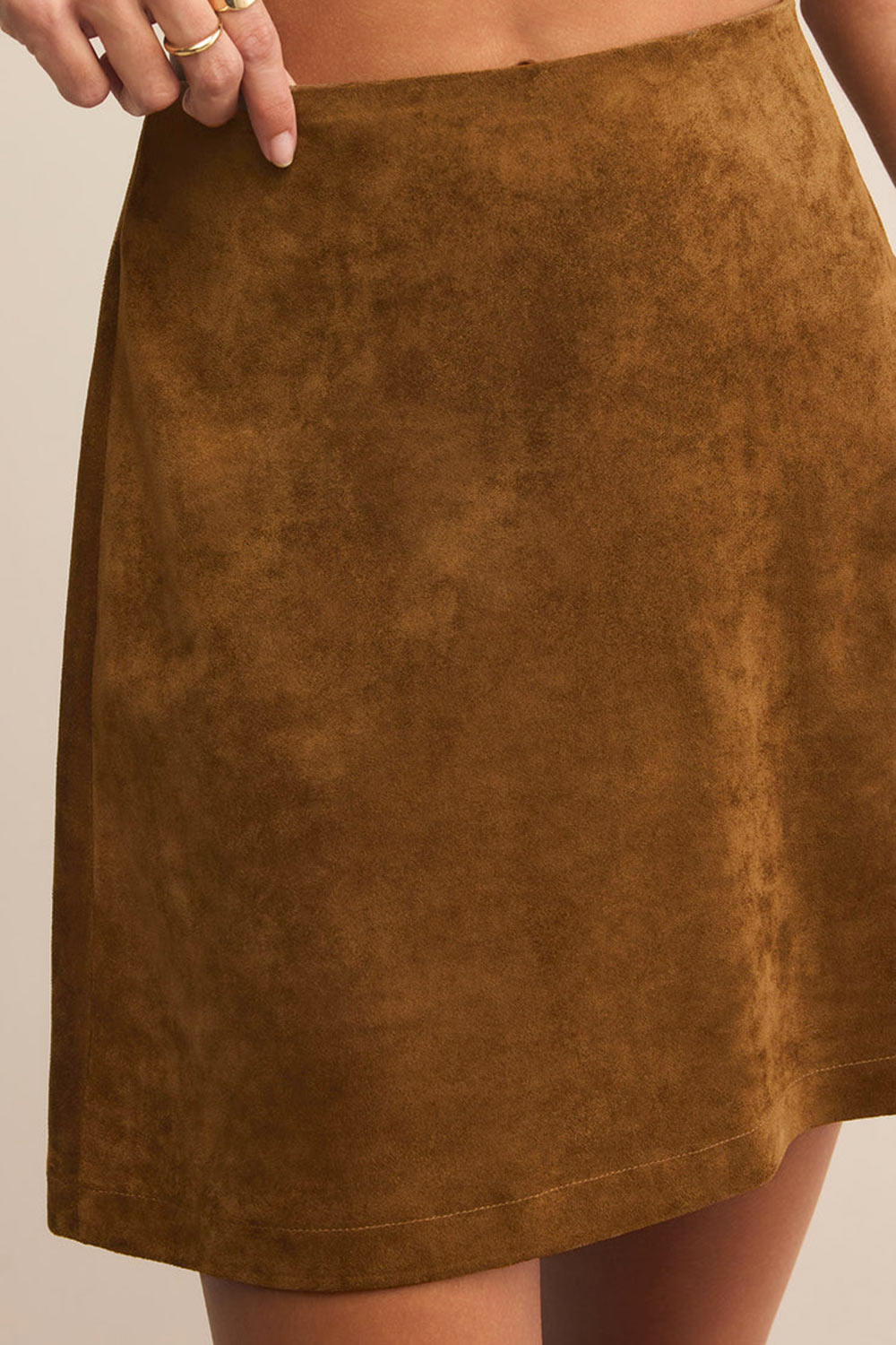 Antwerp Brown Short Skirt in Faux Suede | La petite garçonne model