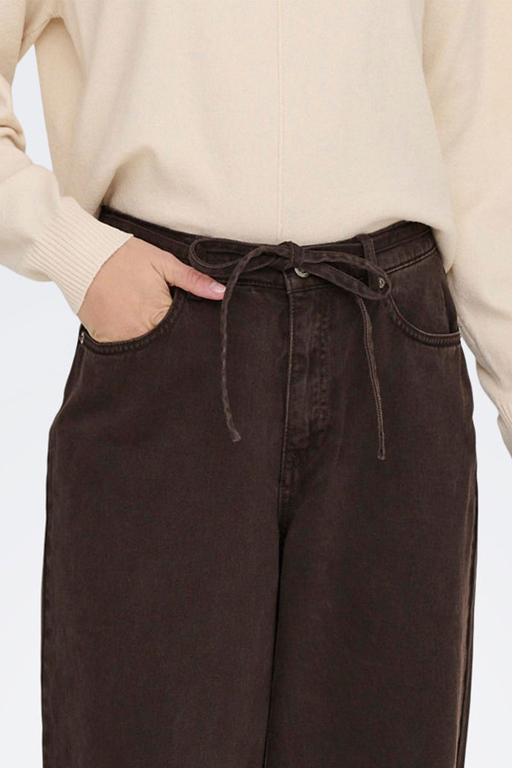 woman wearing Anvers Brown Denim Ballon Fit Pants | La petite garçonne front view