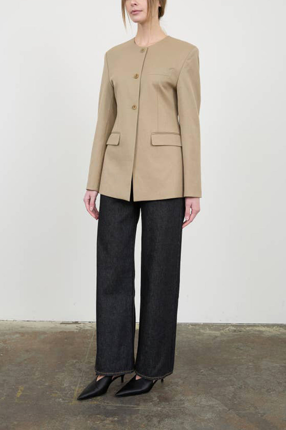 Armidale Beige Blazer with Shoulder Pads | La petite garçonne side model