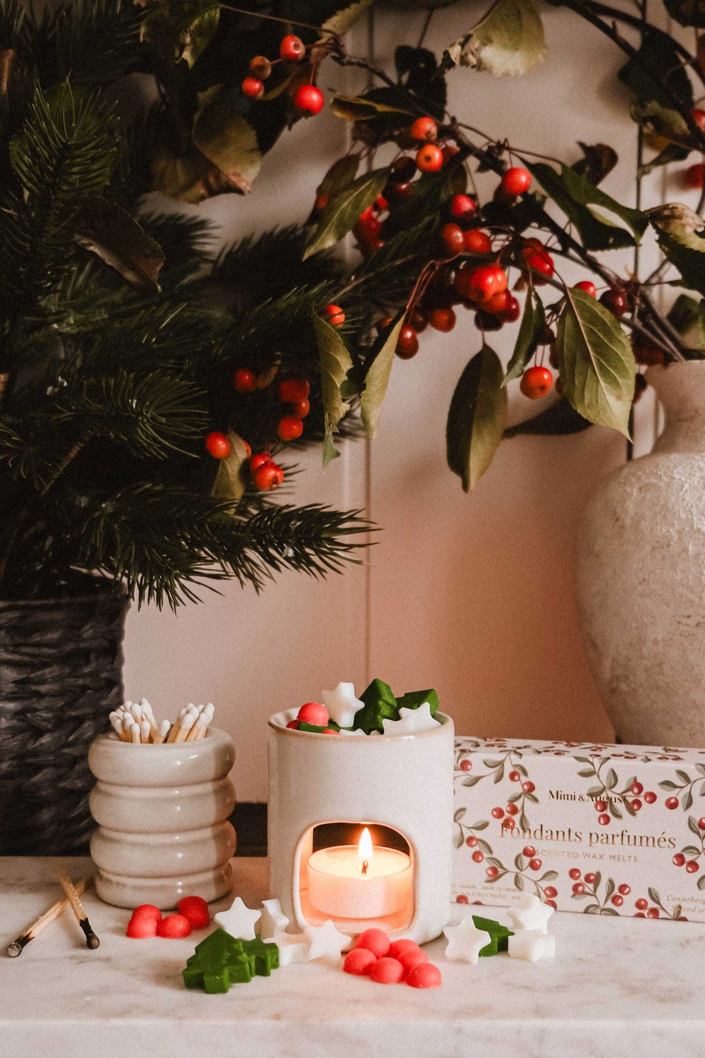 AROMA MINI DIFFUSEUR Christmas-themed packaging, and festive decorations on a table from mimi & August.