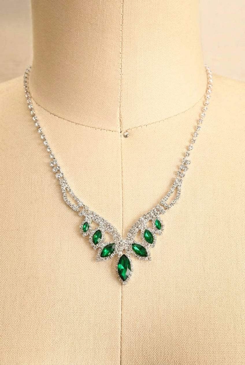 Close-up of a emerald green gemstone necklace called Artee from boutique 1861.