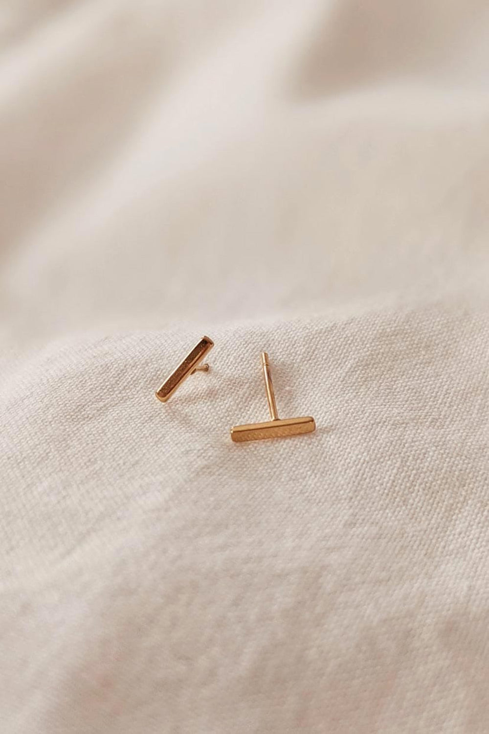 Vertigo Golden Bar Earrings | La petite garçonne