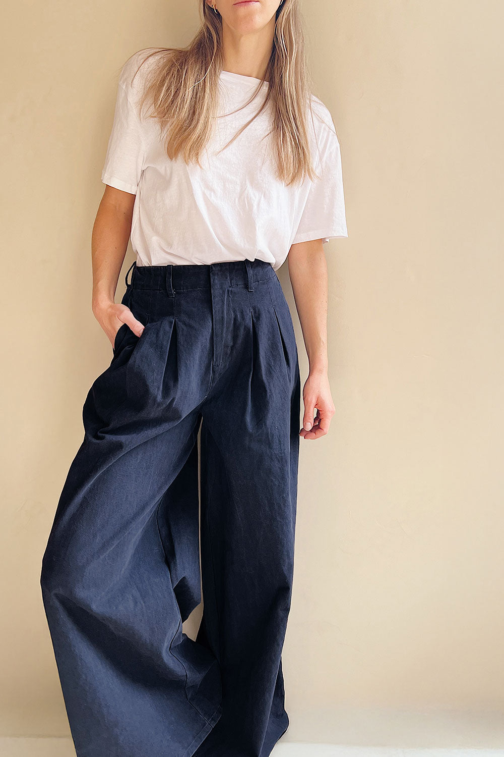 Woman wearing Arizona Navy Wide Leg Pants with Waist Pleats from La petite garçonne