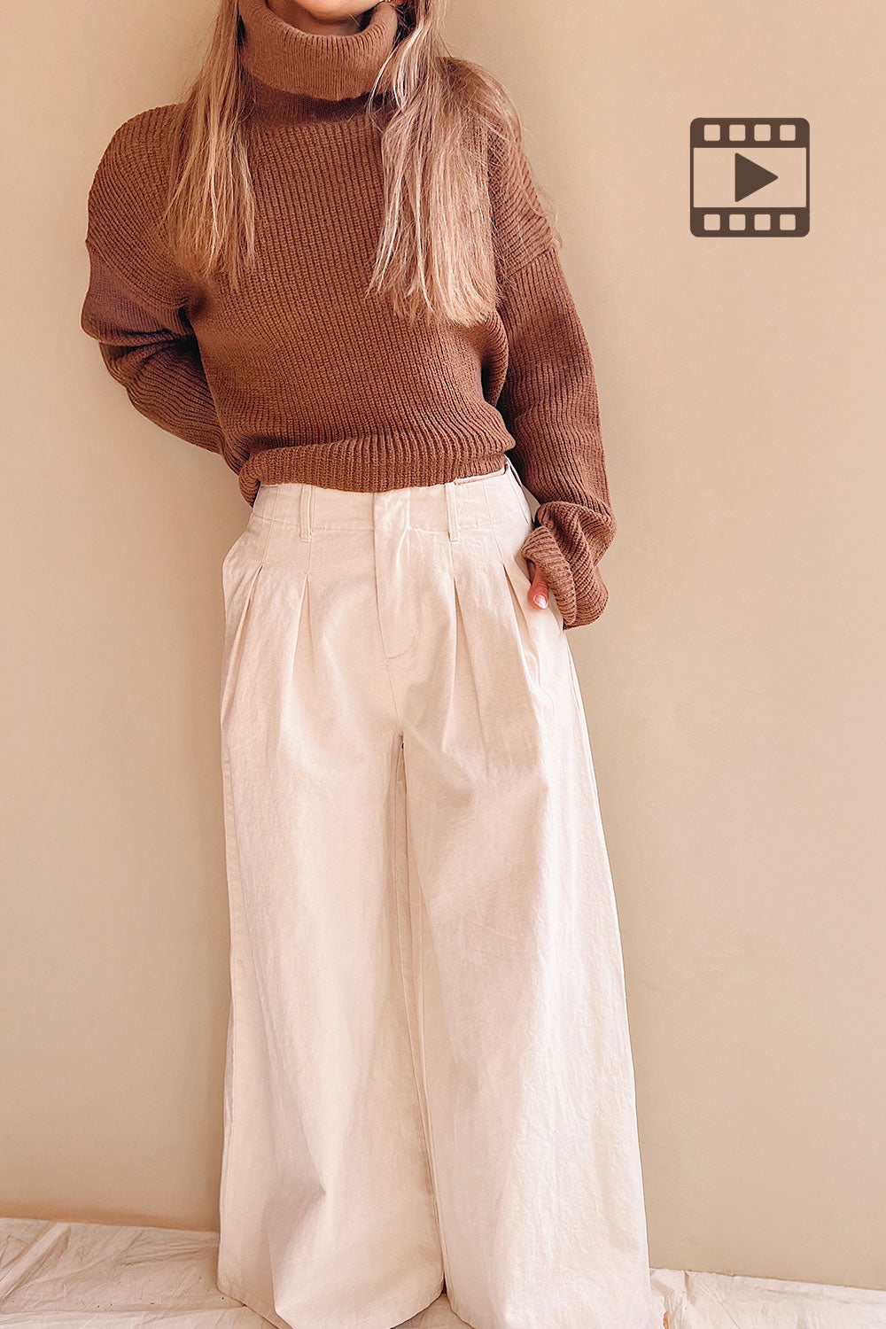 Woman wearing Arizona Ivory Wide Leg Pants with Waist Pleats from La petite garçonne