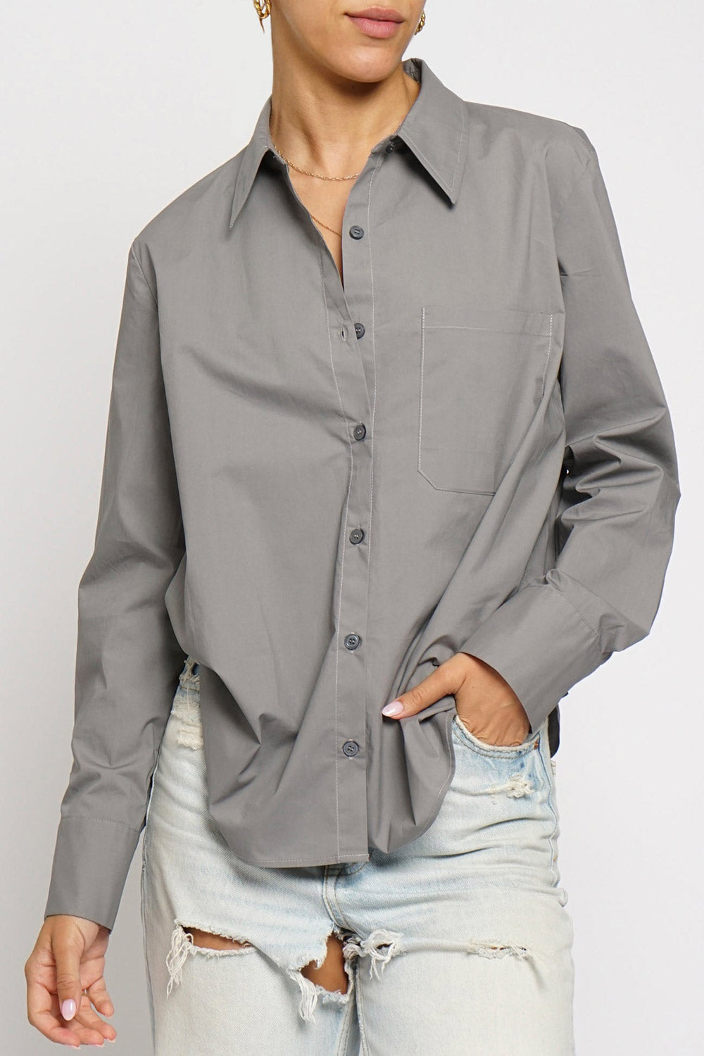 Dametera Buttoned-Up Loose Grey Shirt | La petite garçonne front model
