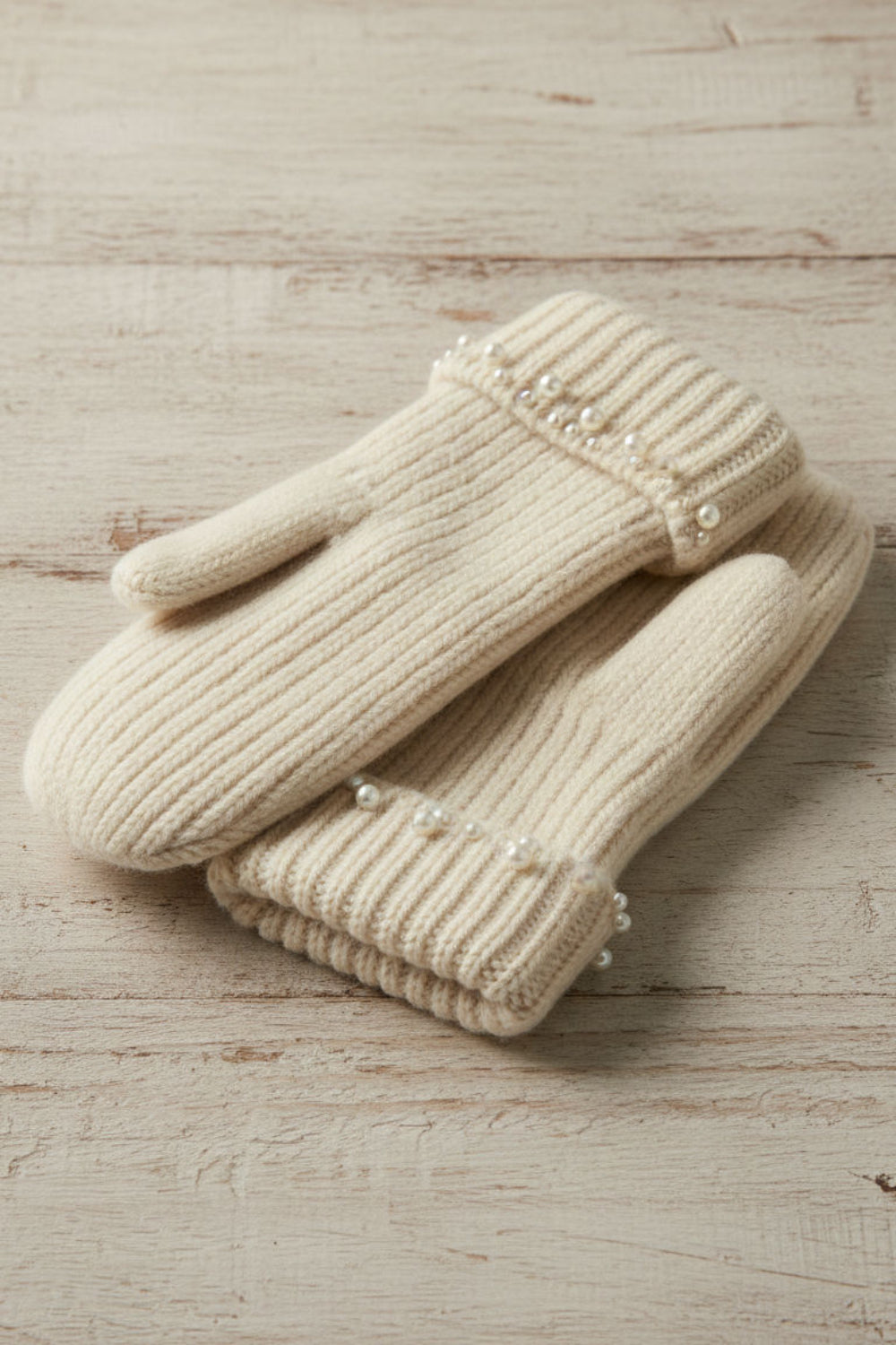 Pair of cream-colored mittens with pearl named Dollop from la petite garçonne