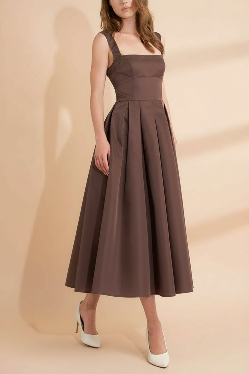 Brown dress Edwina worn side view by a model on a beige background