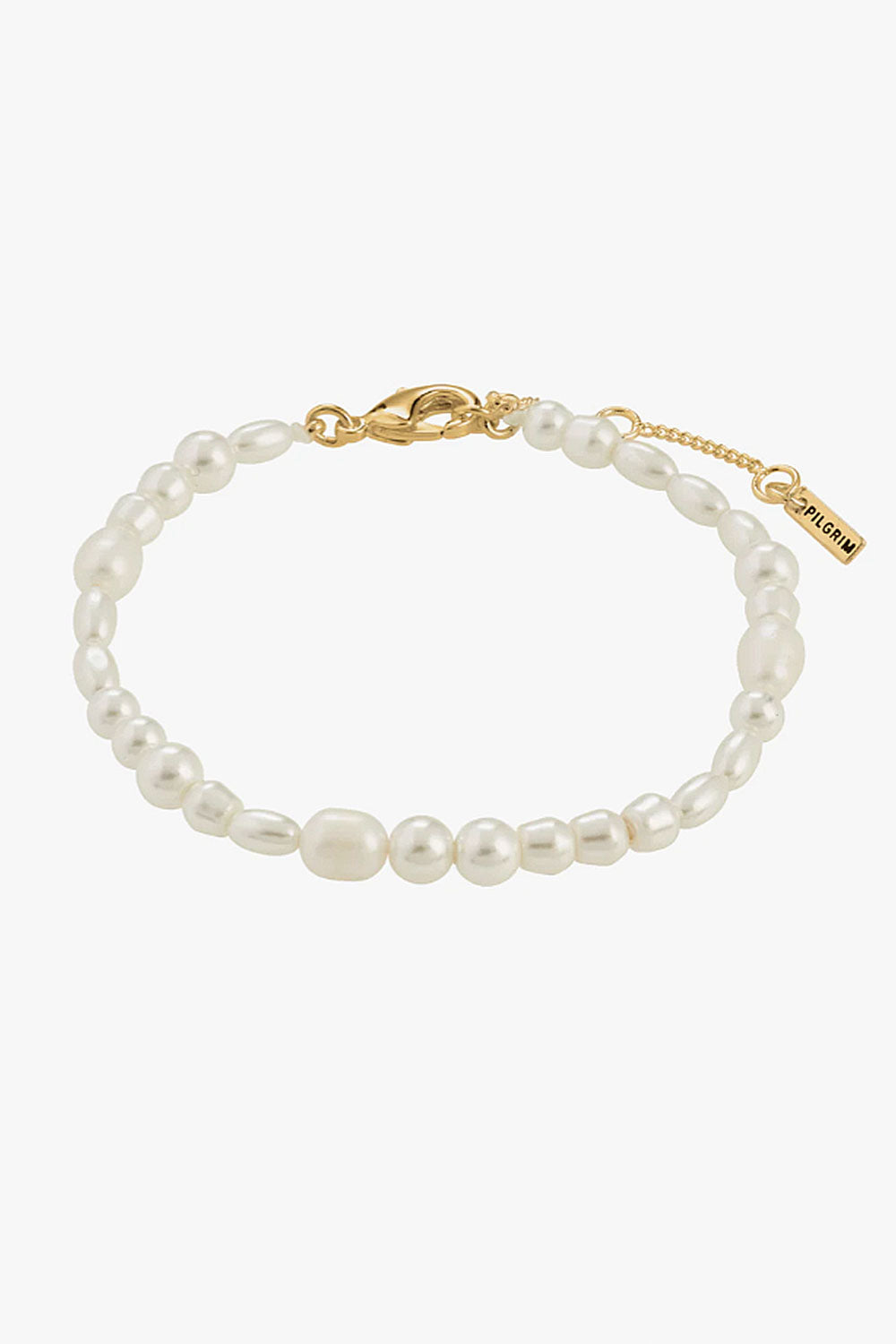 Pearl bracelet EXETER-GOLD by Pilgrim with gold clasp on a white background