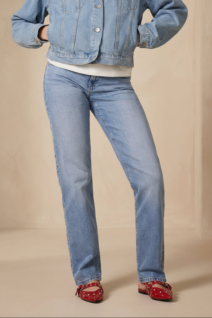 legs of a woman wearing Fermo Low-Rise Blue Denim Pants from La petite garçonne