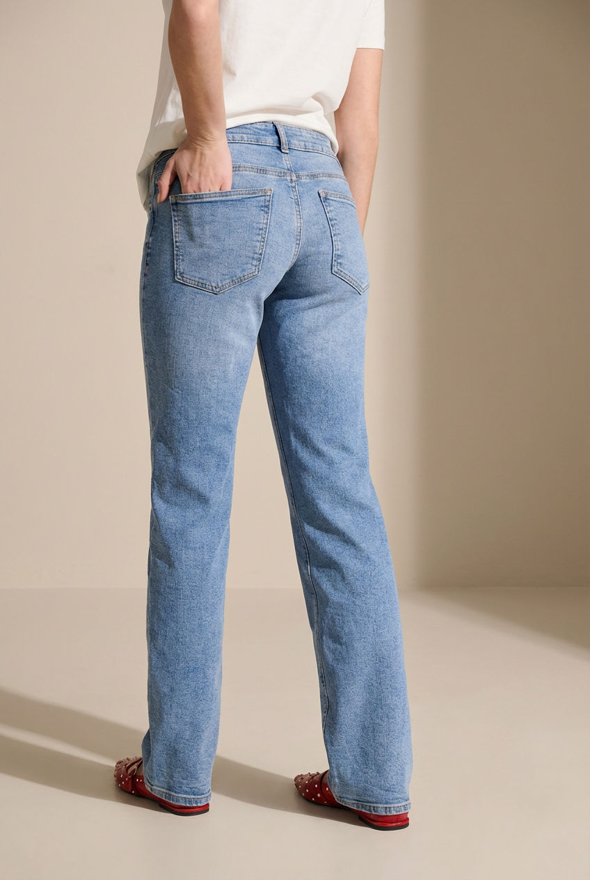 back of a woman wearing Fermo Low-Rise Blue Denim Pants from La petite garçonne