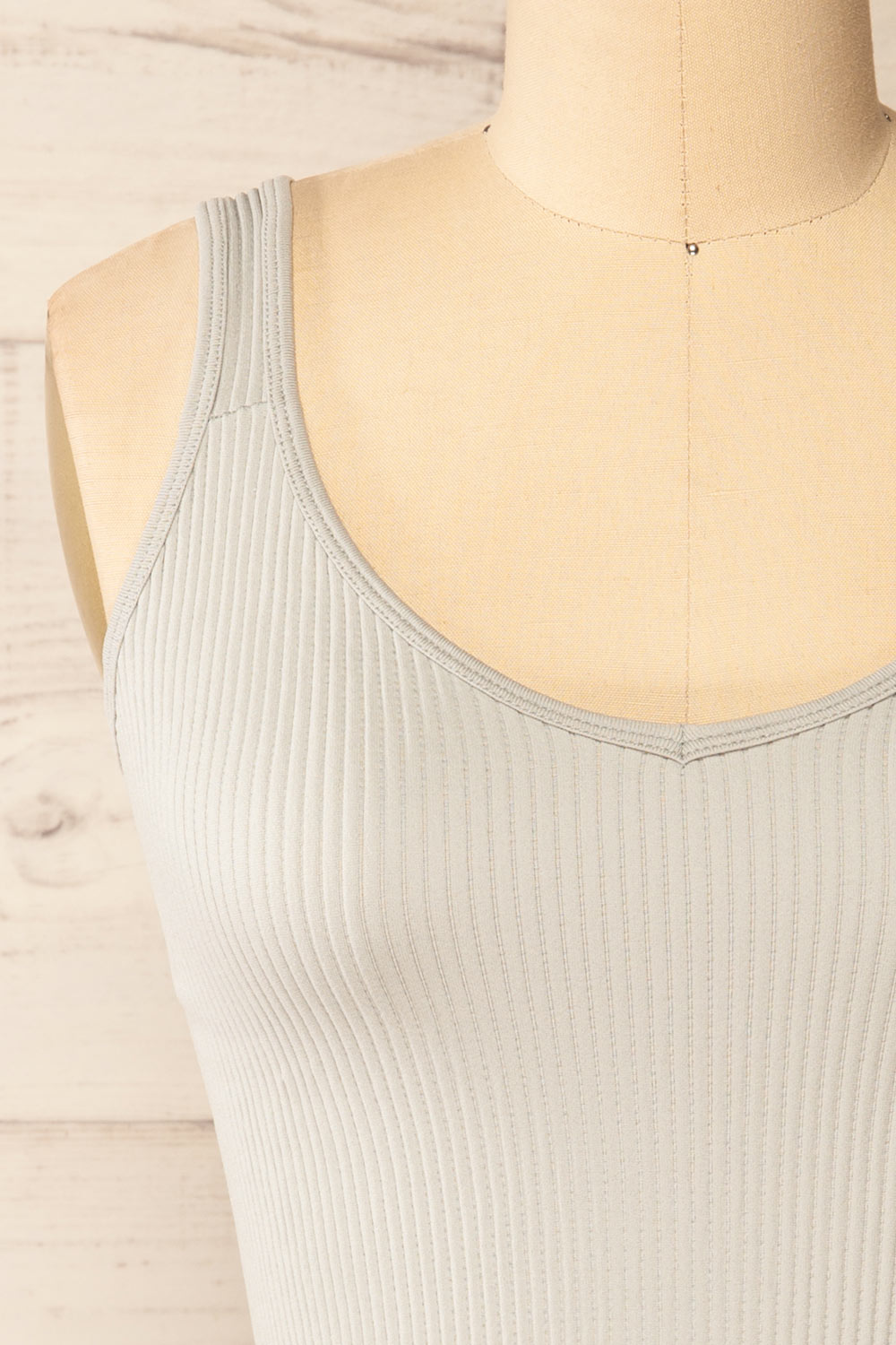 Glakail Grey Cropped Ribbed Cami | La petite garçonne front close-up