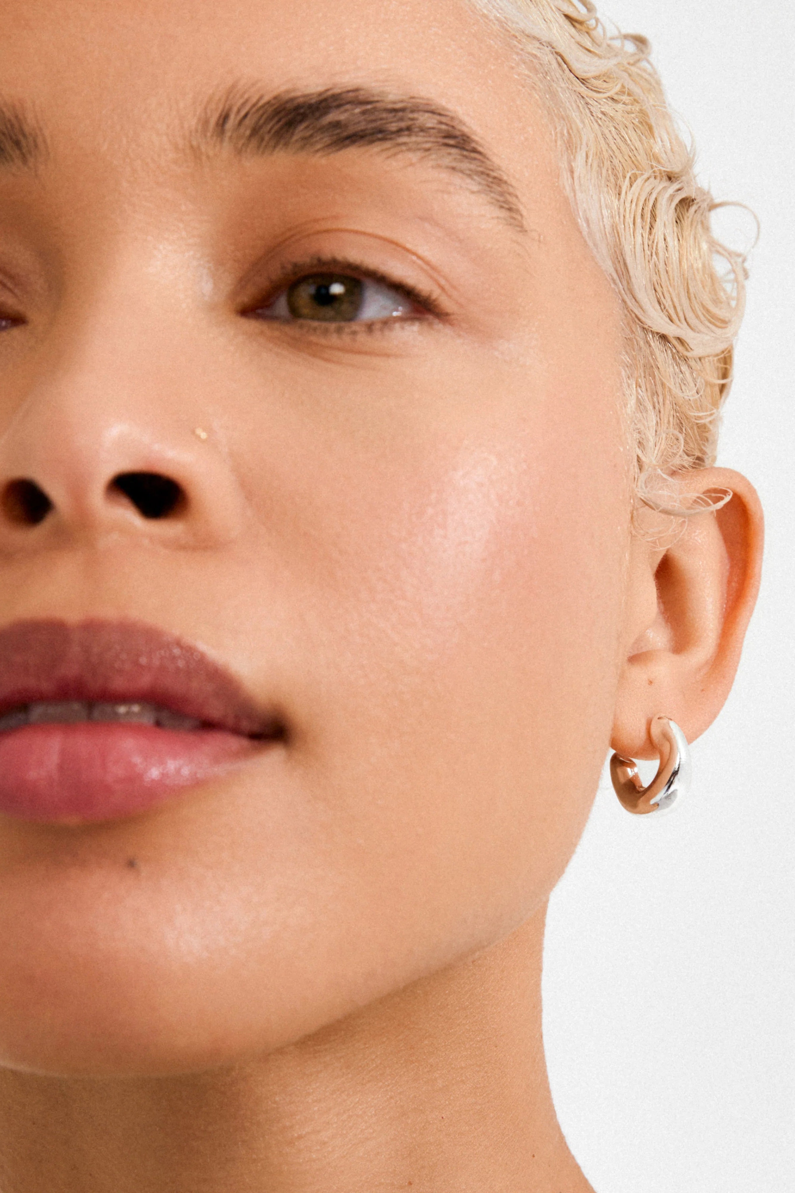 Jenning Argent | Petites Boucles d'Oreilles Demi-Anneaux par Pilgrim
