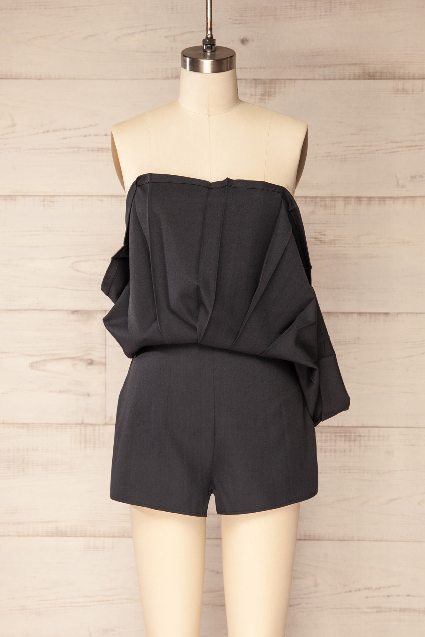 Kollam Navy Pleated Skort with Contrast Bow | La petite garçonne front view with the built-in shorts