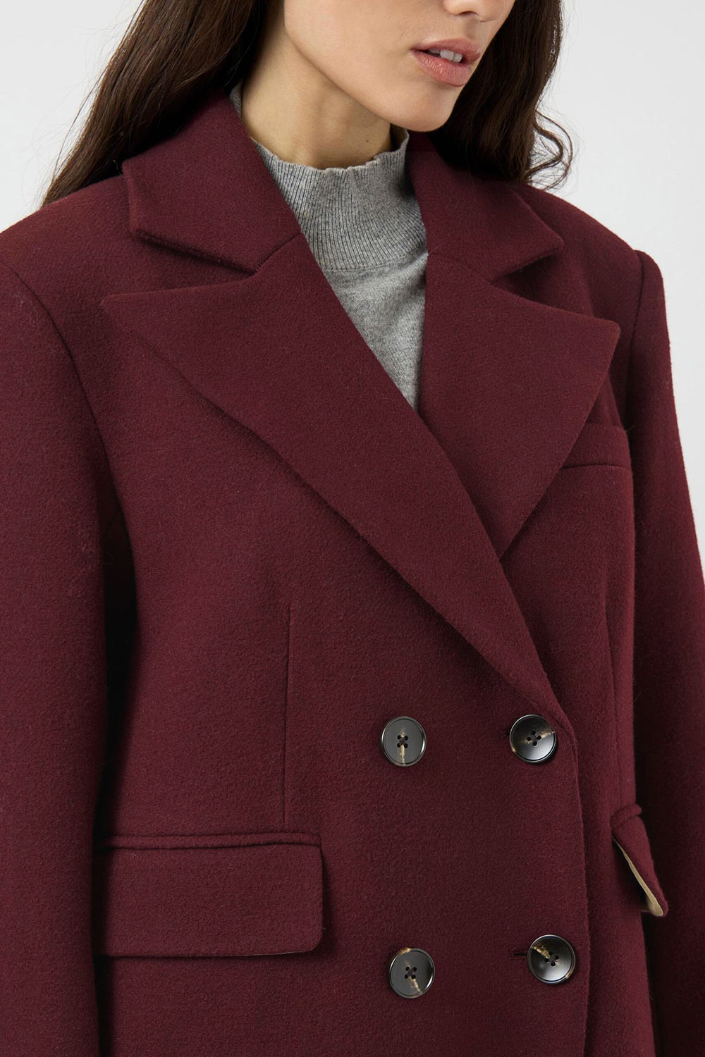Lagos Long Burgundy Coat with Lapel Collar | La petite garçonne model close-up