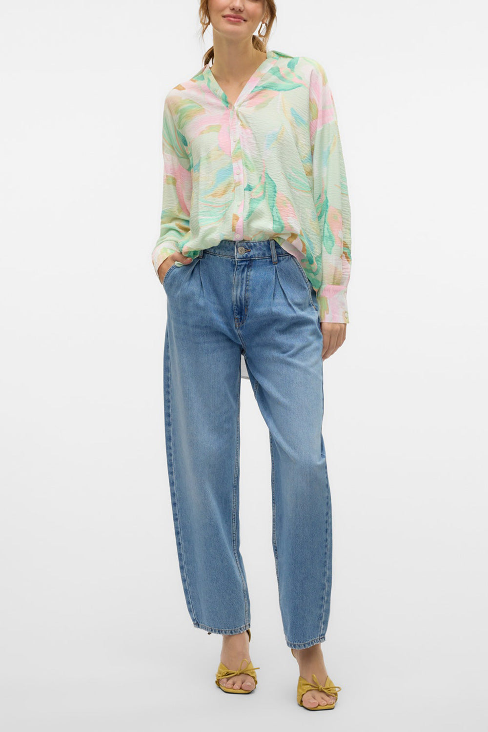 Landruk High-Waisted Straight Leg Jeans | La petite garçonne front model