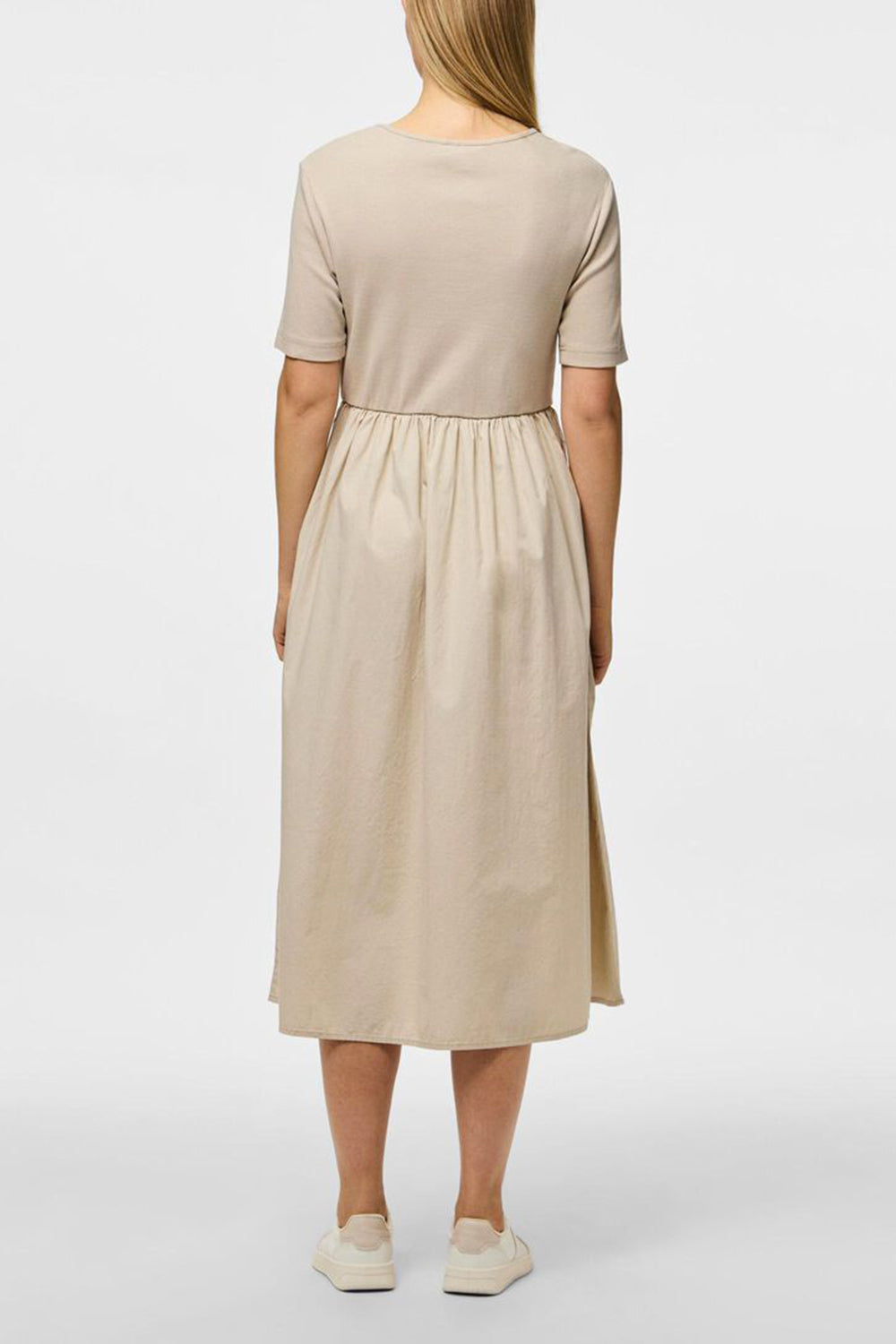 Langtang Midi Beige Tee Dress | La petite garçonne model