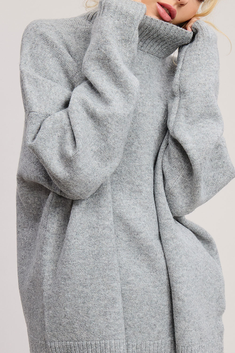 Person wearing Lander Oversized Grey Knitted Sweater from La petite garçonne close-up