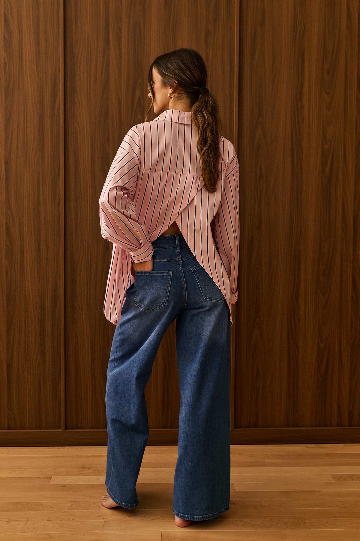 back of a woman wearing Dailystory Leonie Pink Striped Oversized Shirt at La petite garçonne