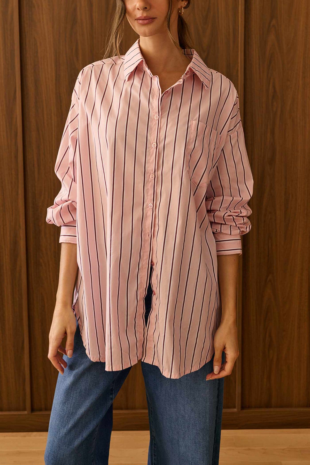 close-up of a woman wearing Dailystory Leonie Pink Striped Oversized Shirt at La petite garçonne