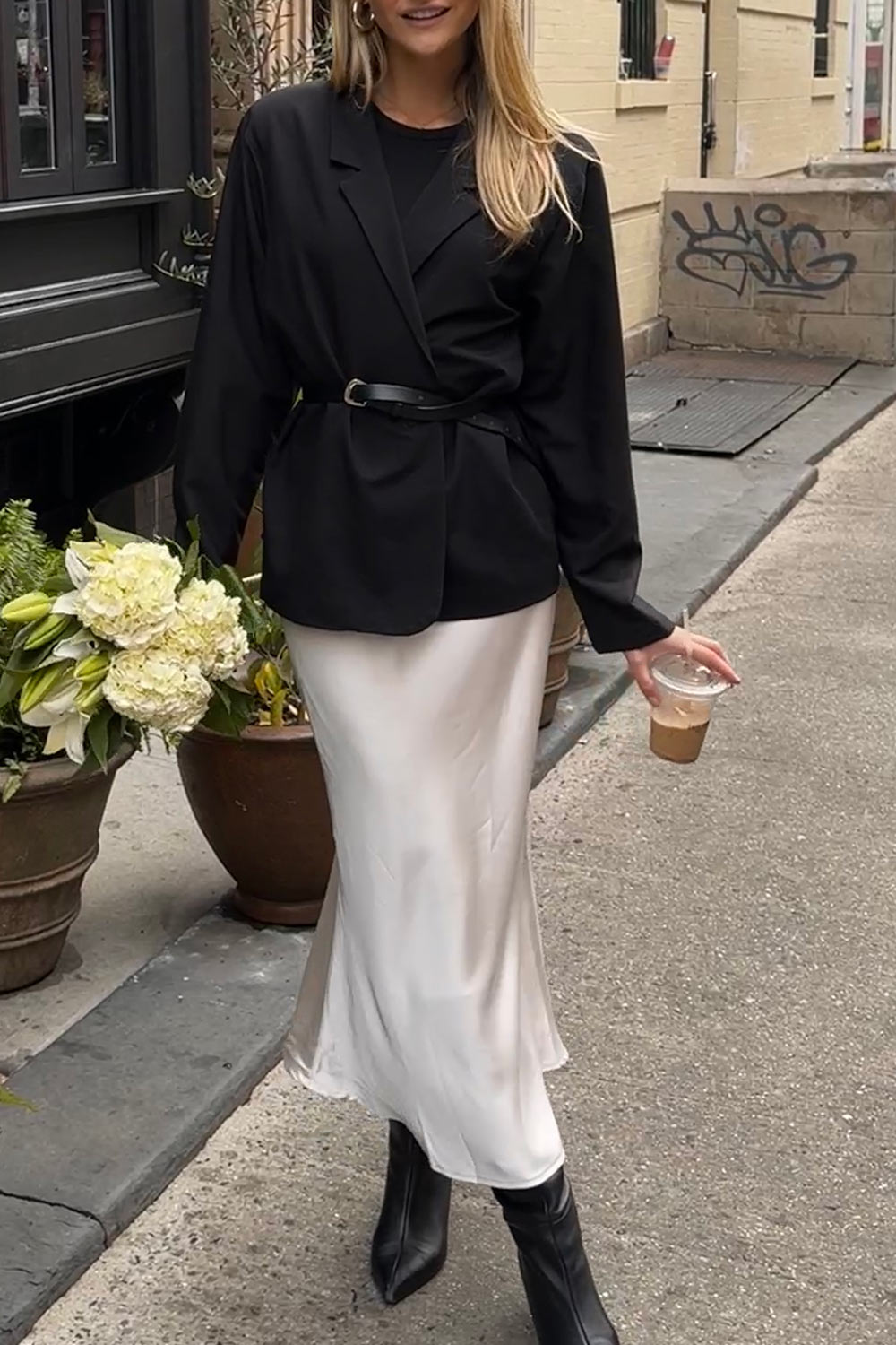 Dailystory Ellye champagne Long Satin Skirt | La petite garçonne model