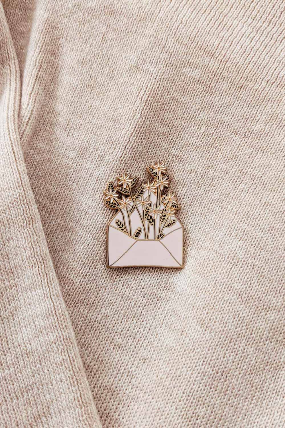 Letter Full of Flowers Pin | Maison garçonne