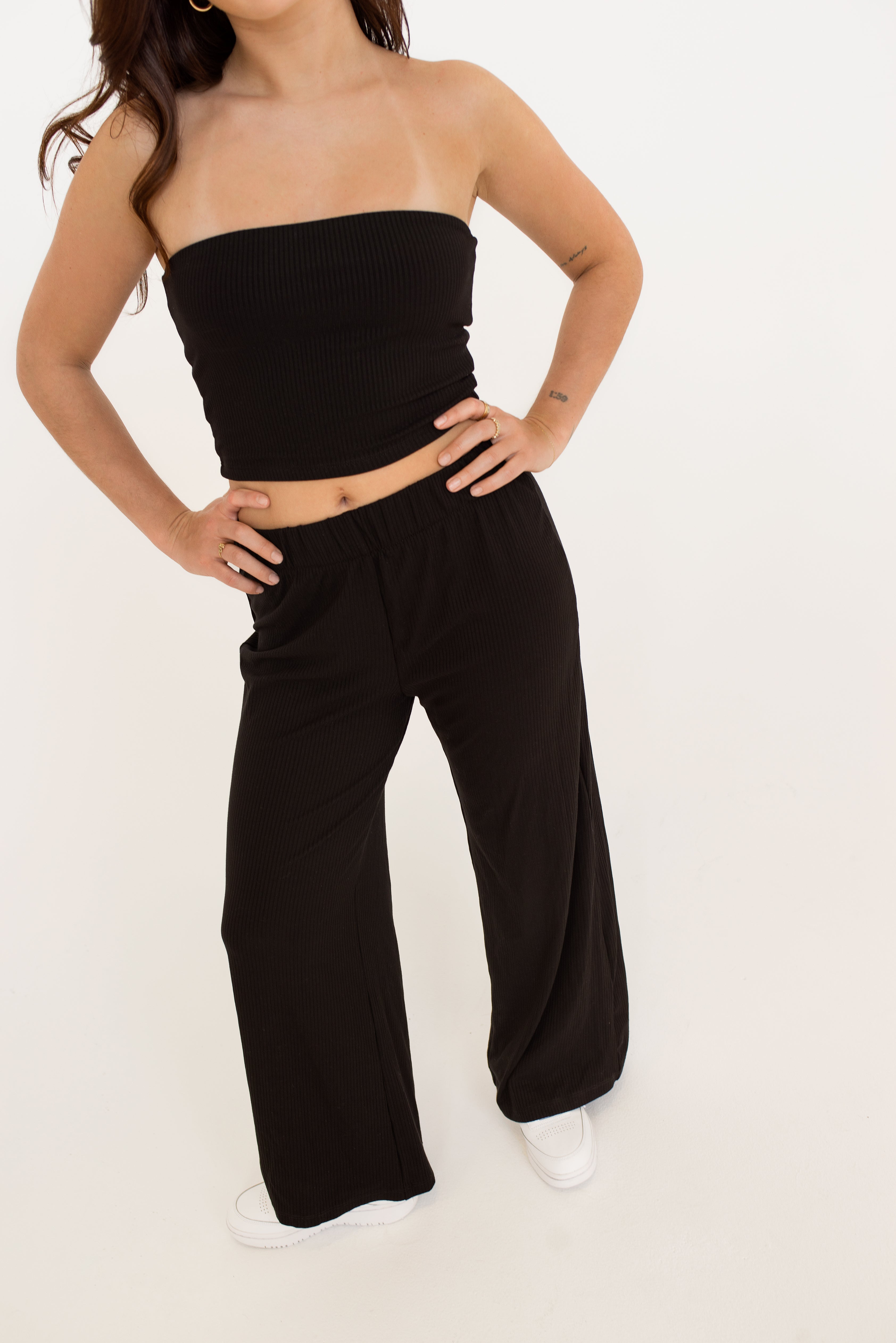 Dailystory Lucille Black Ribbed Wide Leg Lounge Pants | La petite garçonne on model