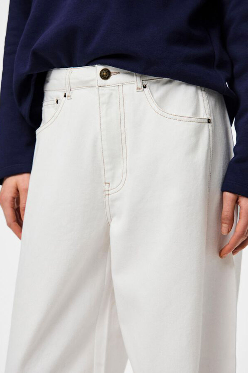 Mabutsane High-Waisted White Jeans | La petite garçonne model
