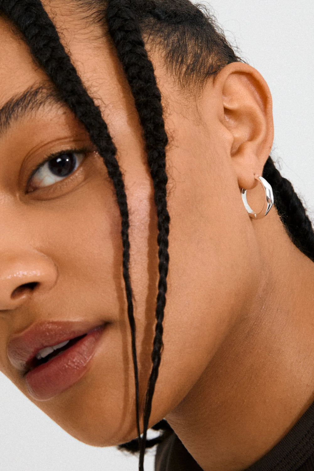 Woman wearing a Pair of silver hoop earrings MAITLAND from Pilgrim available at la petite garçonne