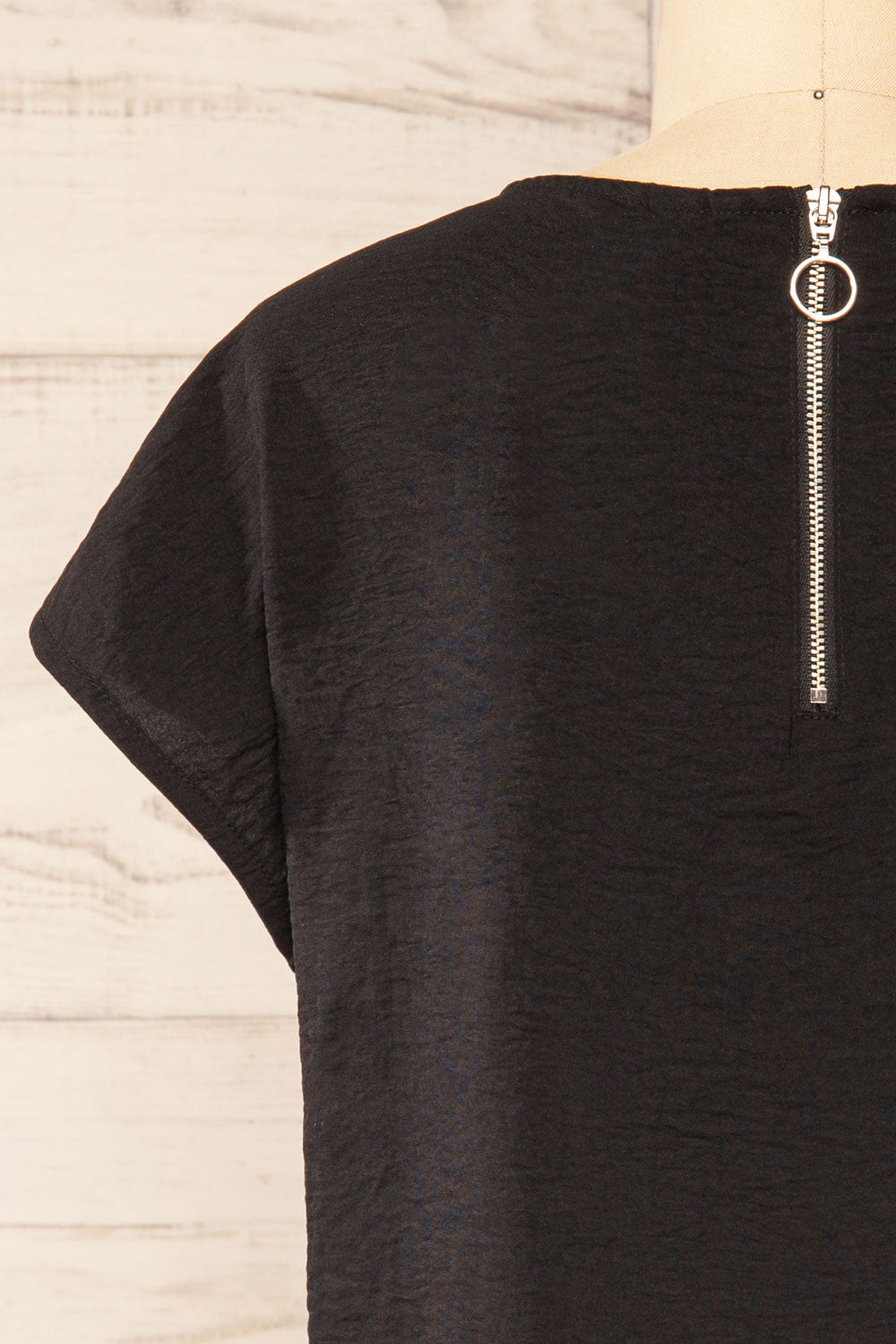 Margao Black Top w/ Wide Sleeves | La petite garçonne back close-up