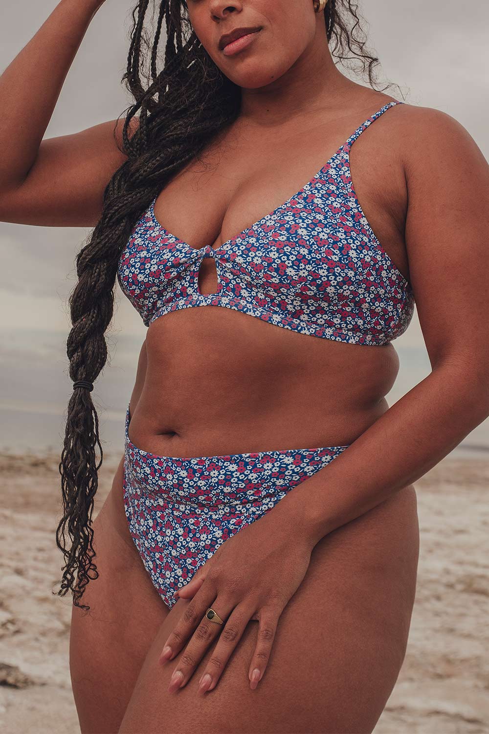 NANA THE BRAND Chinsali Floral Blue Bikini Top w/ Cut-Out | La petite garçonne model