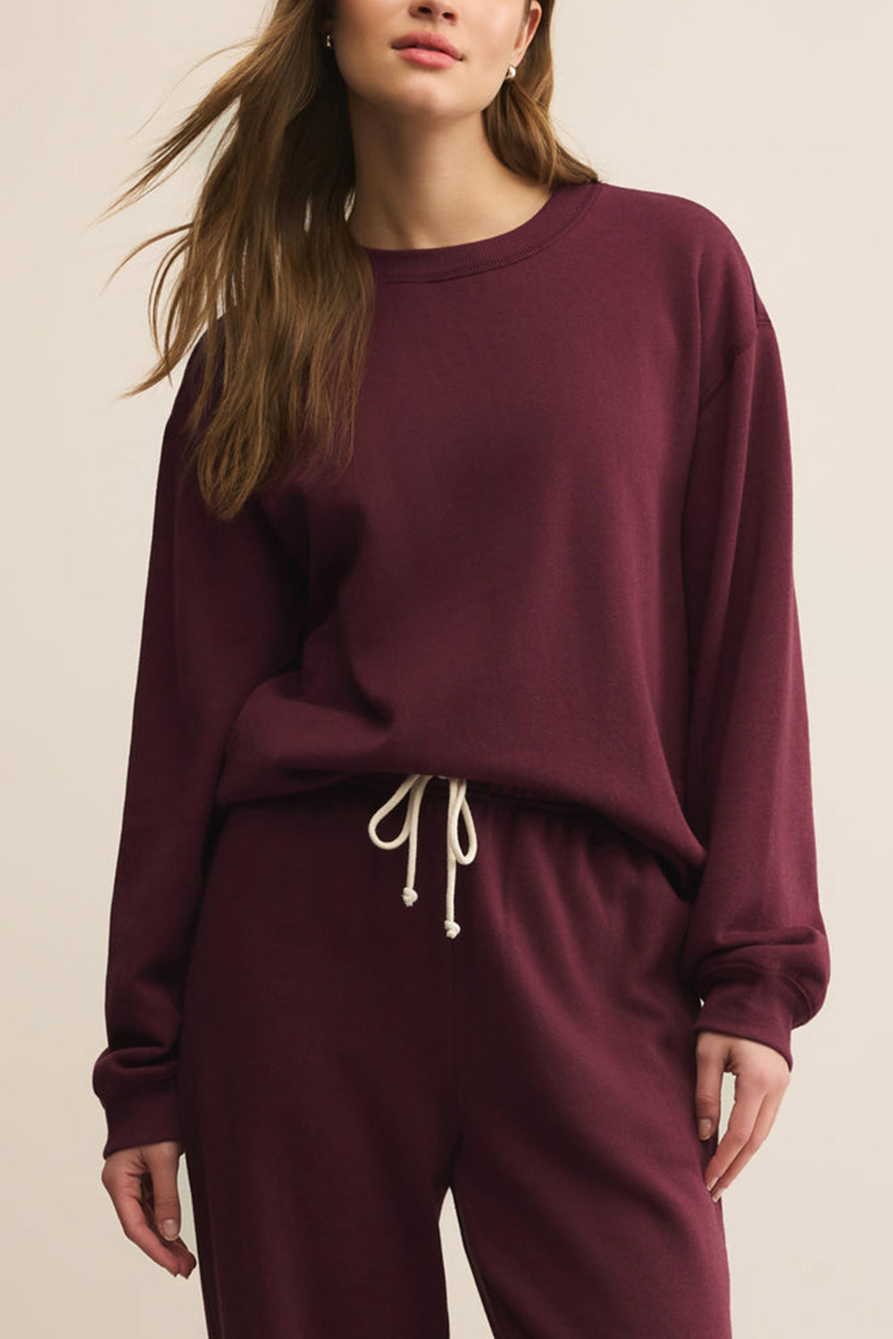 Nesna Oversized Burgundy Sweatshirt | La petite garçonne front model