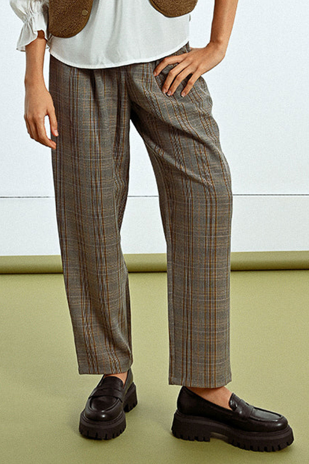 Photo of model wearing Plano High-Waisted Plaid Pants front view from La petite garçonne