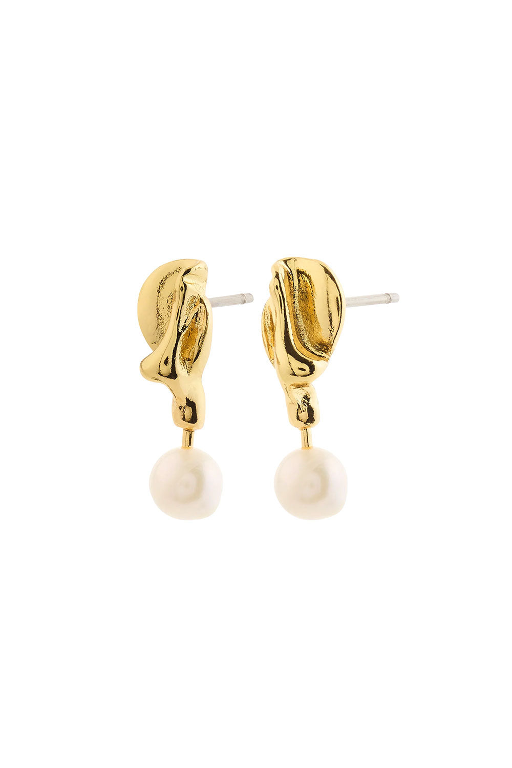 Close-up of Bogor from Pilgrim, a gold earring with a pearl available in Montreal