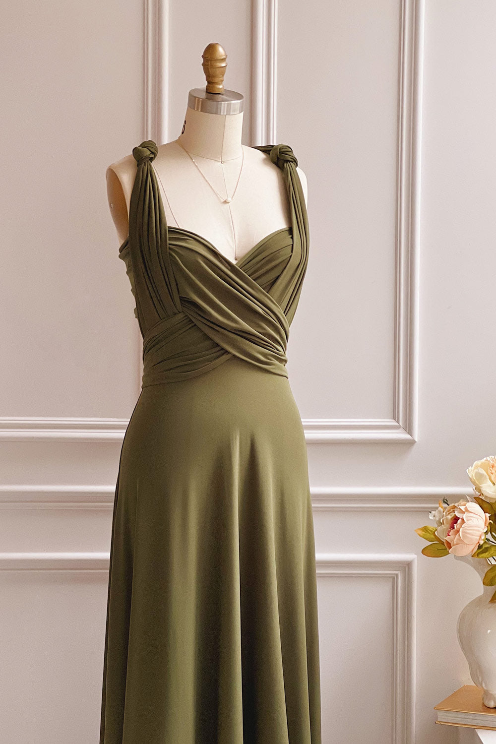 <iframe width="370" height="657" src="https://www.youtube.com/embed/nUl5lToU2HY" title="Violaine Khaki- Knotted Bustier tutorial" frameborder="0" allow="accelerometer; autoplay; clipboard-write; encrypted-media; gyroscope; picture-in-picture; web-share" allowfullscreen></iframe>