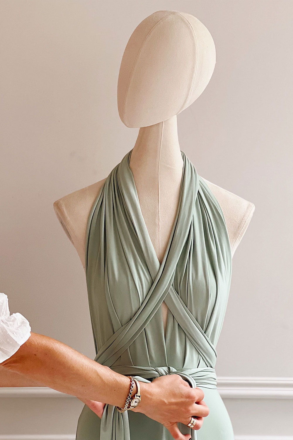 <iframe width="417" height="742" src="https://www.youtube.com/embed/AT7I9yPBVYw" title="Violaine sage, infinity dress" frameborder="0" allow="accelerometer; autoplay; clipboard-write; encrypted-media; gyroscope; picture-in-picture; web-share" allowfullscreen></iframe>