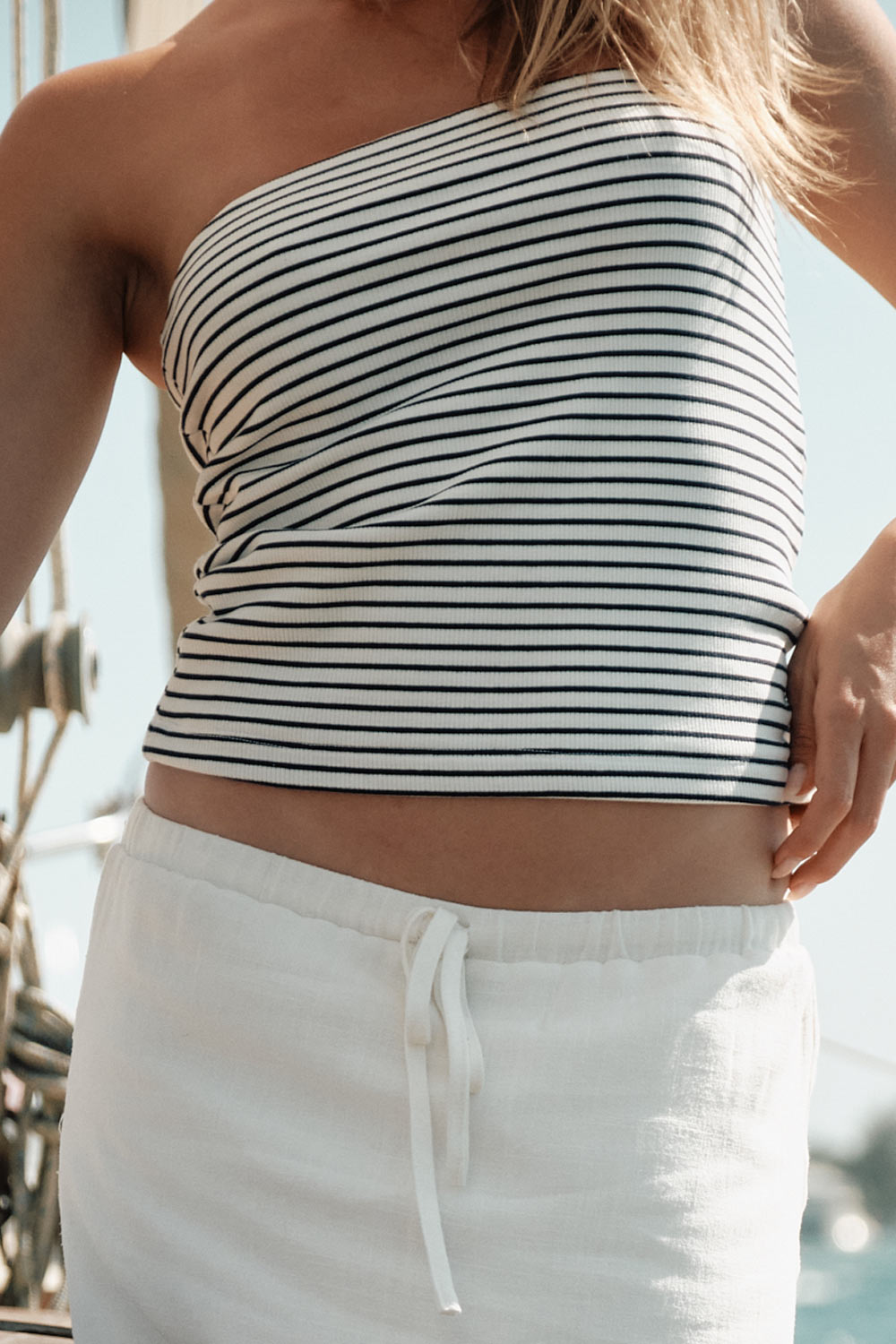 Aleixia Navy Stripes | Ribbed Tube Top | Dailystory close-up