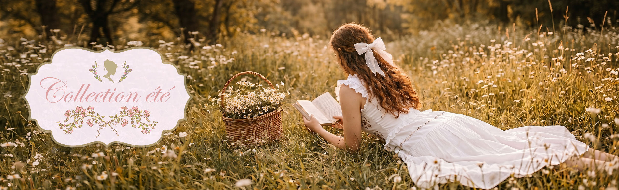 Woman in a white dress sitting in a field of flowers, reading a book with 'Collection été' logo.