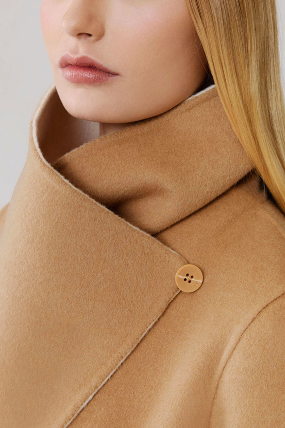 Treviso Two-Tone Wool Coat | La petite garçonne collar model