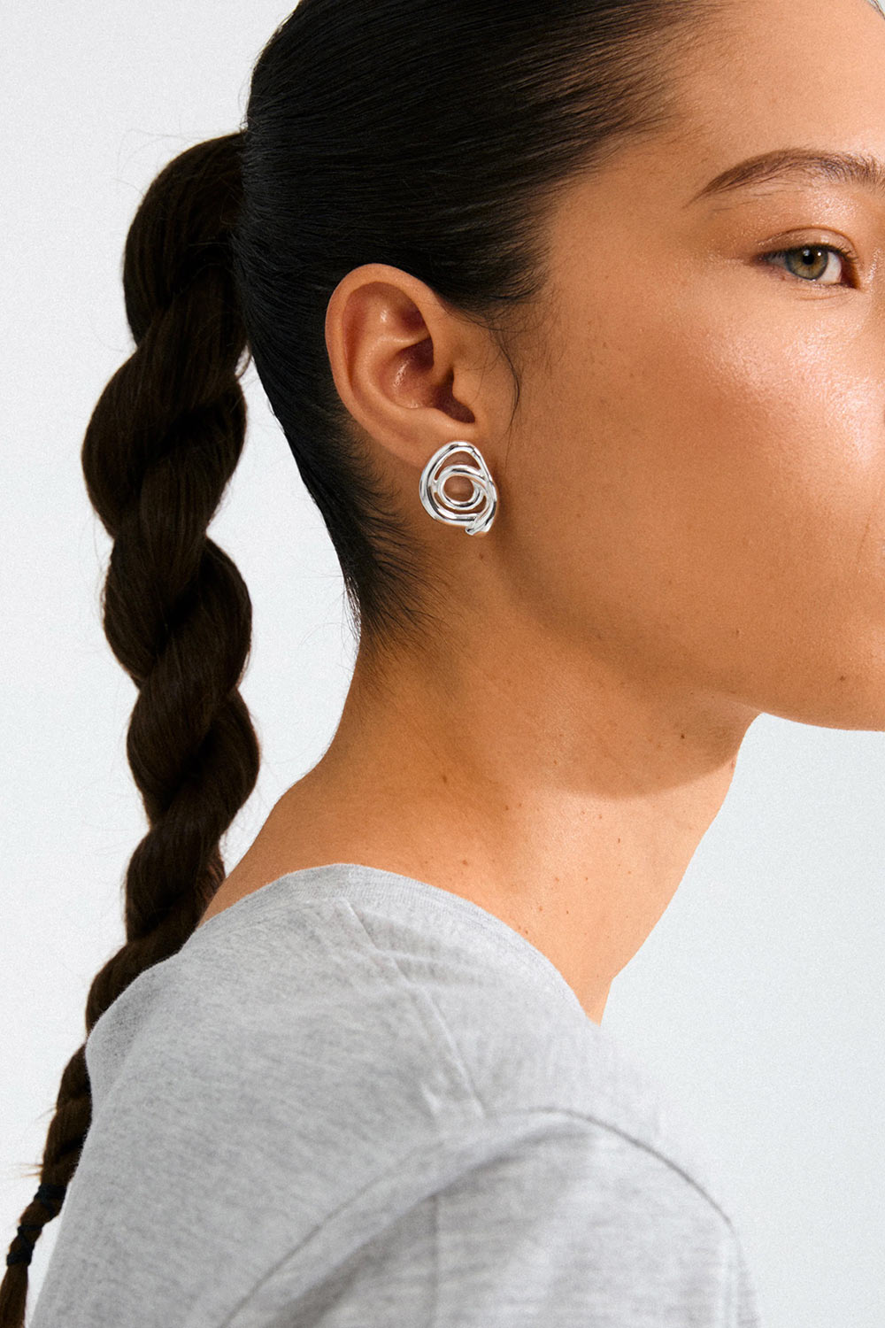 Unfold Silver Chunky Snake Earrings | La petite garçonne model