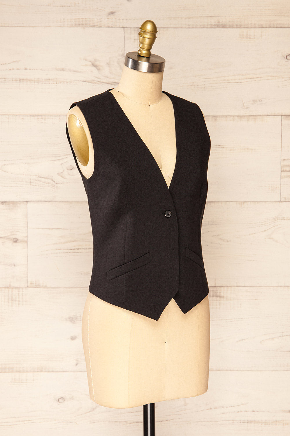 Yavne Black Sleeveless Blazer | La petite garçonne side view