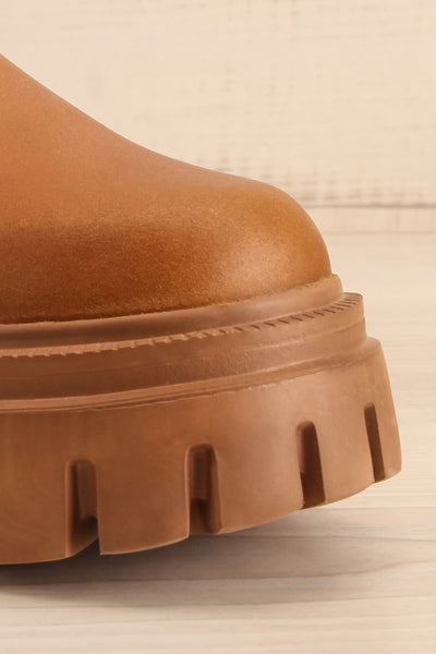Agora Caramel Cleated Chelsea Boots | La petite garçonne front close-up