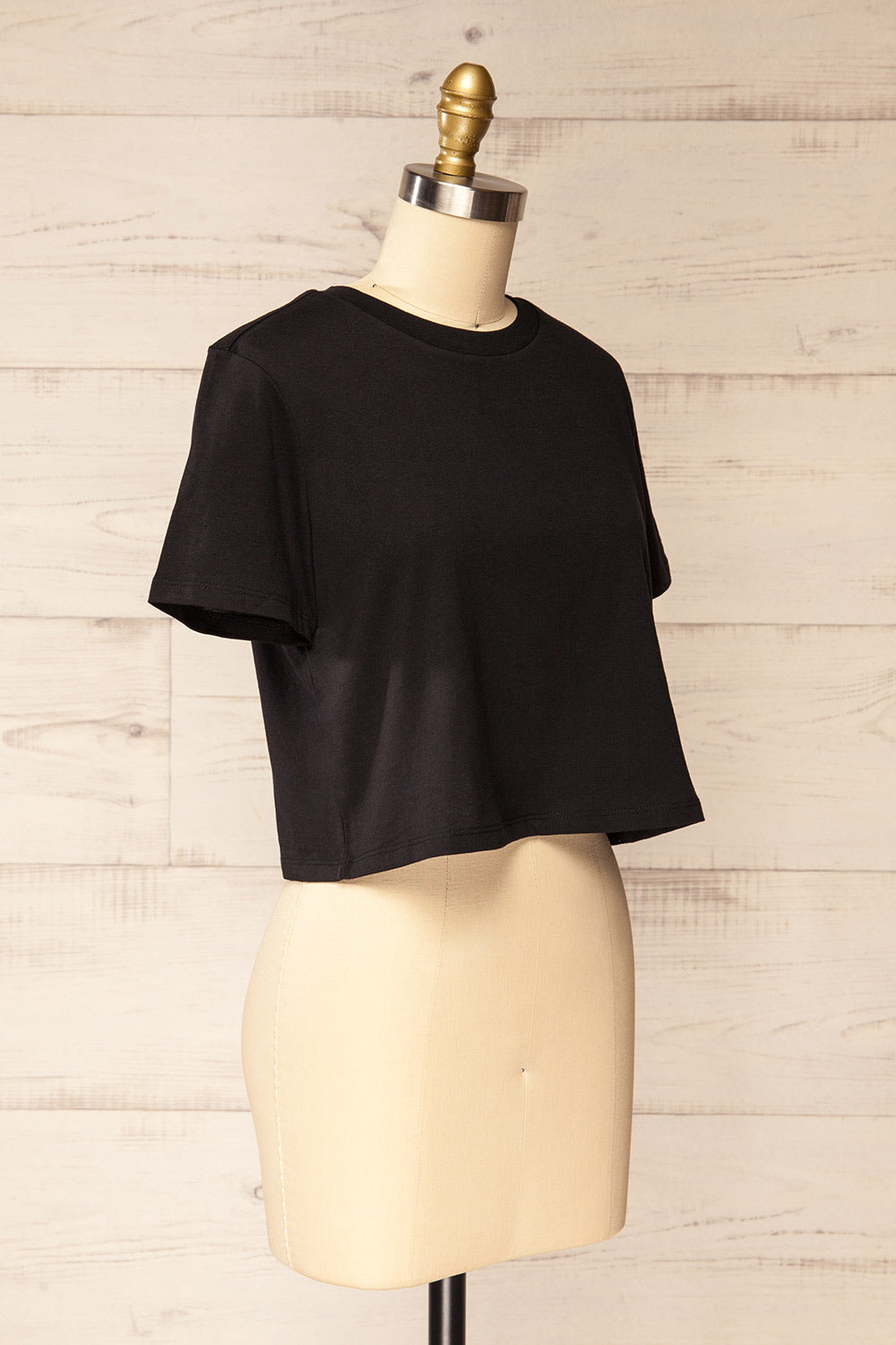 Akita Black Cotton Cropped T-shirt | La petite garçonne side view