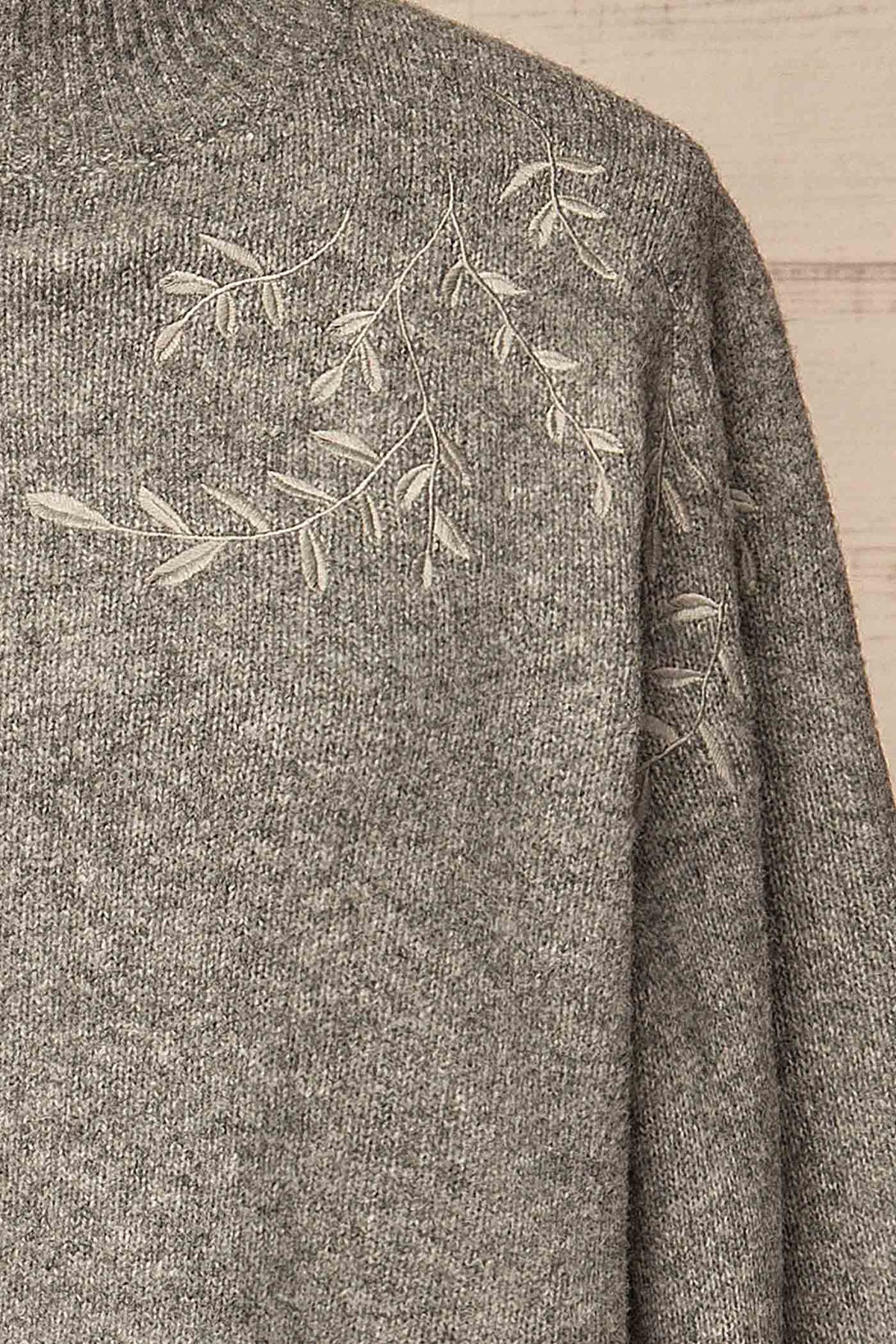 Albury Grey | Sweater with Leaf Embroidery