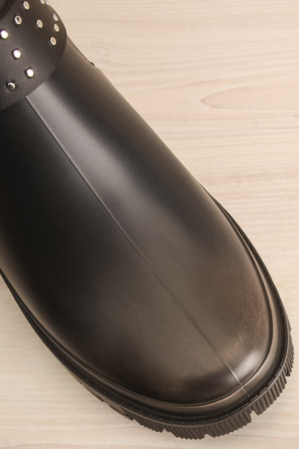 Alsie Black Rain Boots w/ Belt | La petite garçonne flat close-up