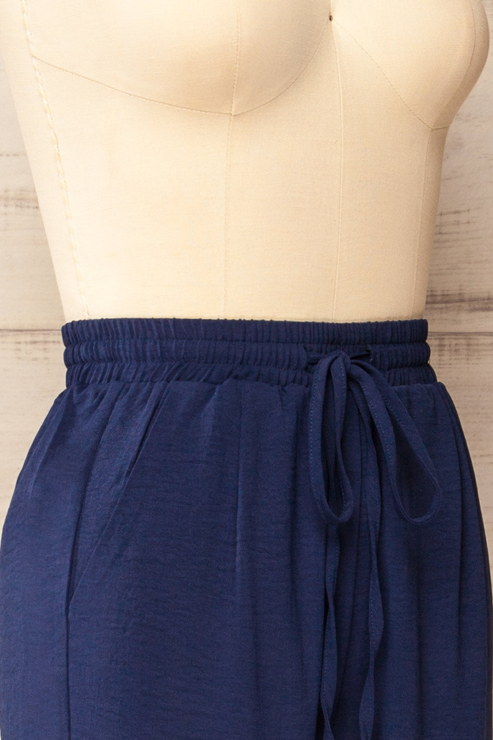 Alycia Navy Flowy Straight-Leg Pants | La petite garçonne side