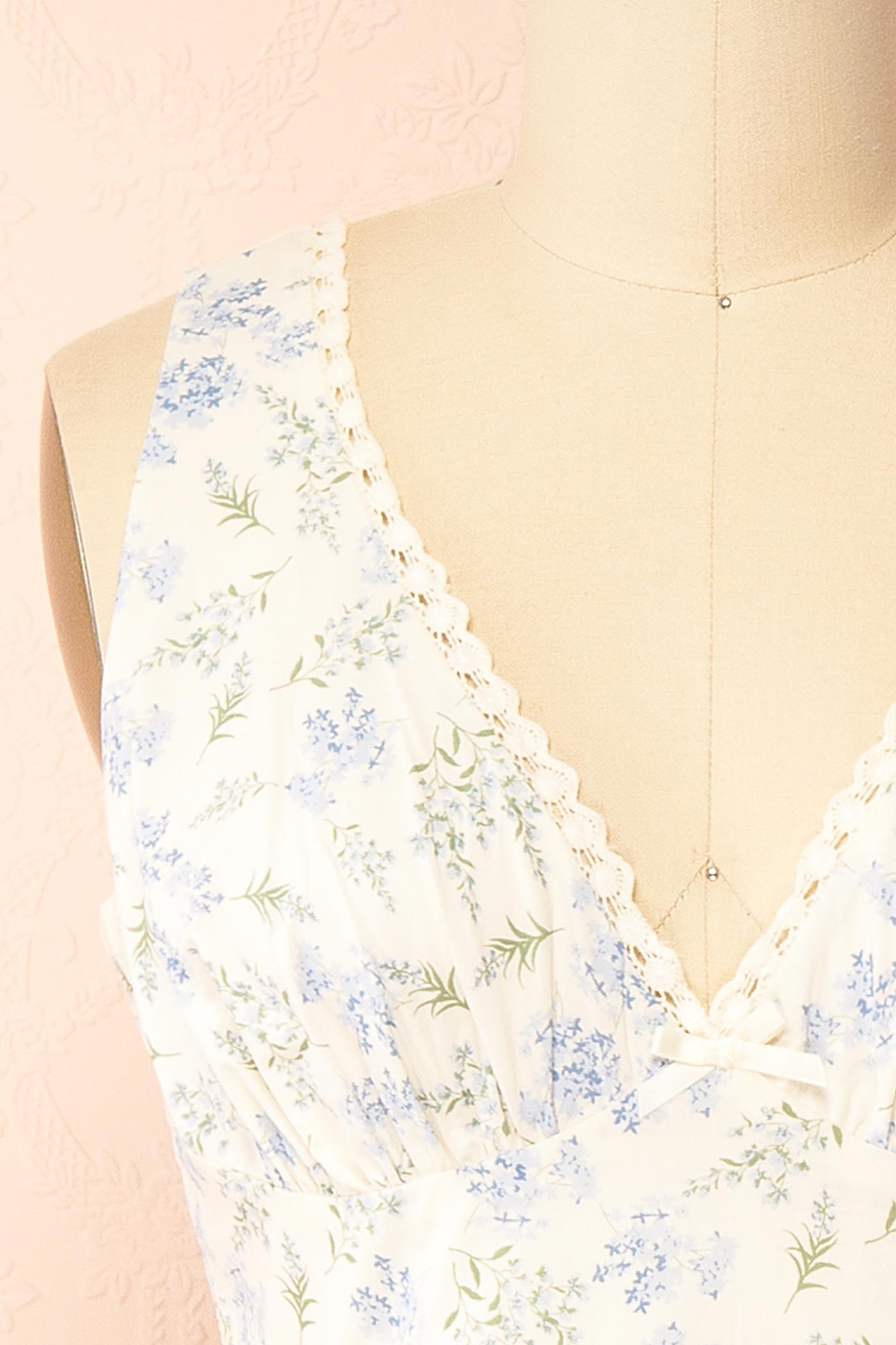 Close-up Amunel White Floral V-Neck Lace Trim Short Dress with Dropped Waist at la boutique 1861