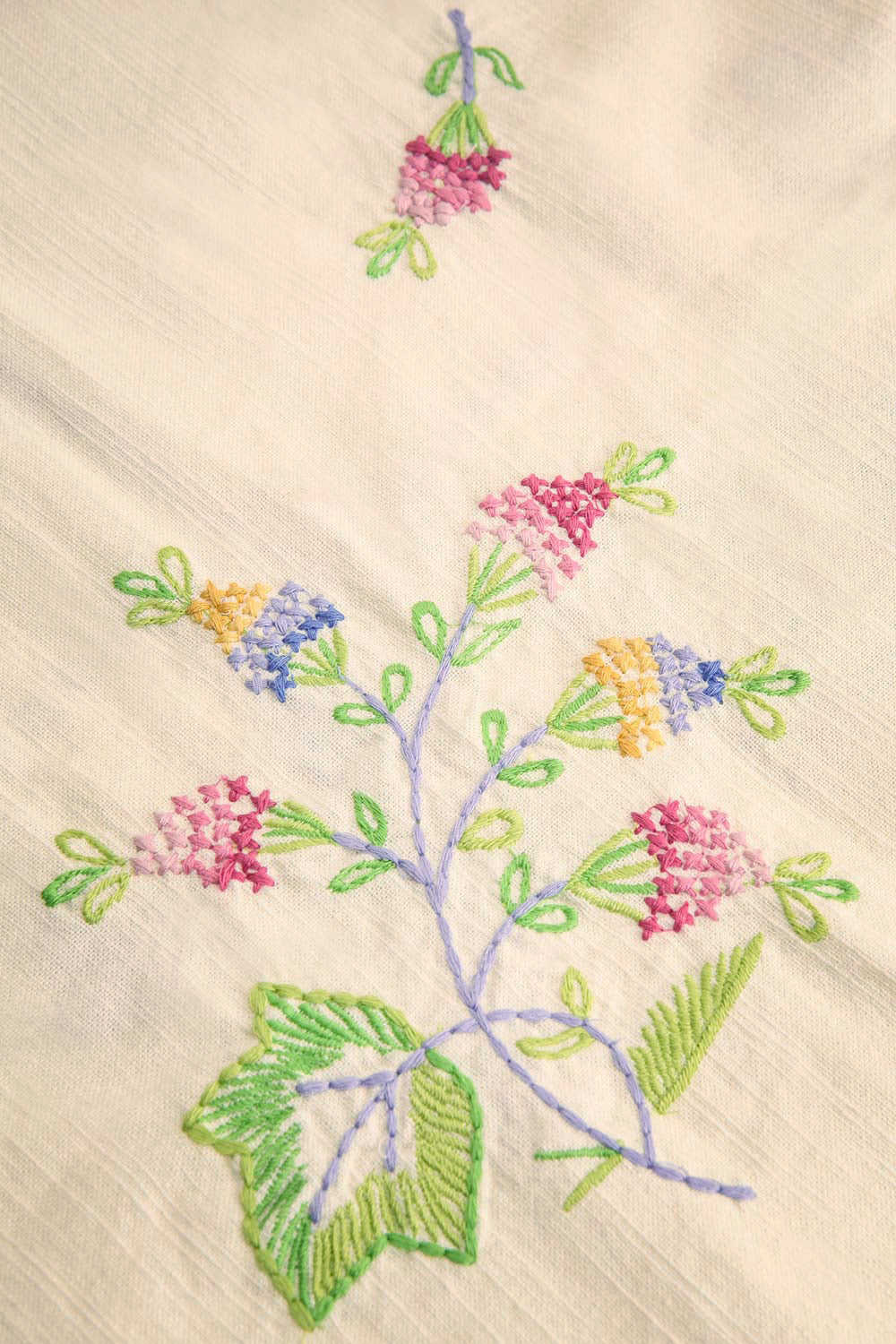 Anthos Ivory Tea Cloth w/ Embroidered Flowers | Maison garçonne details close-up