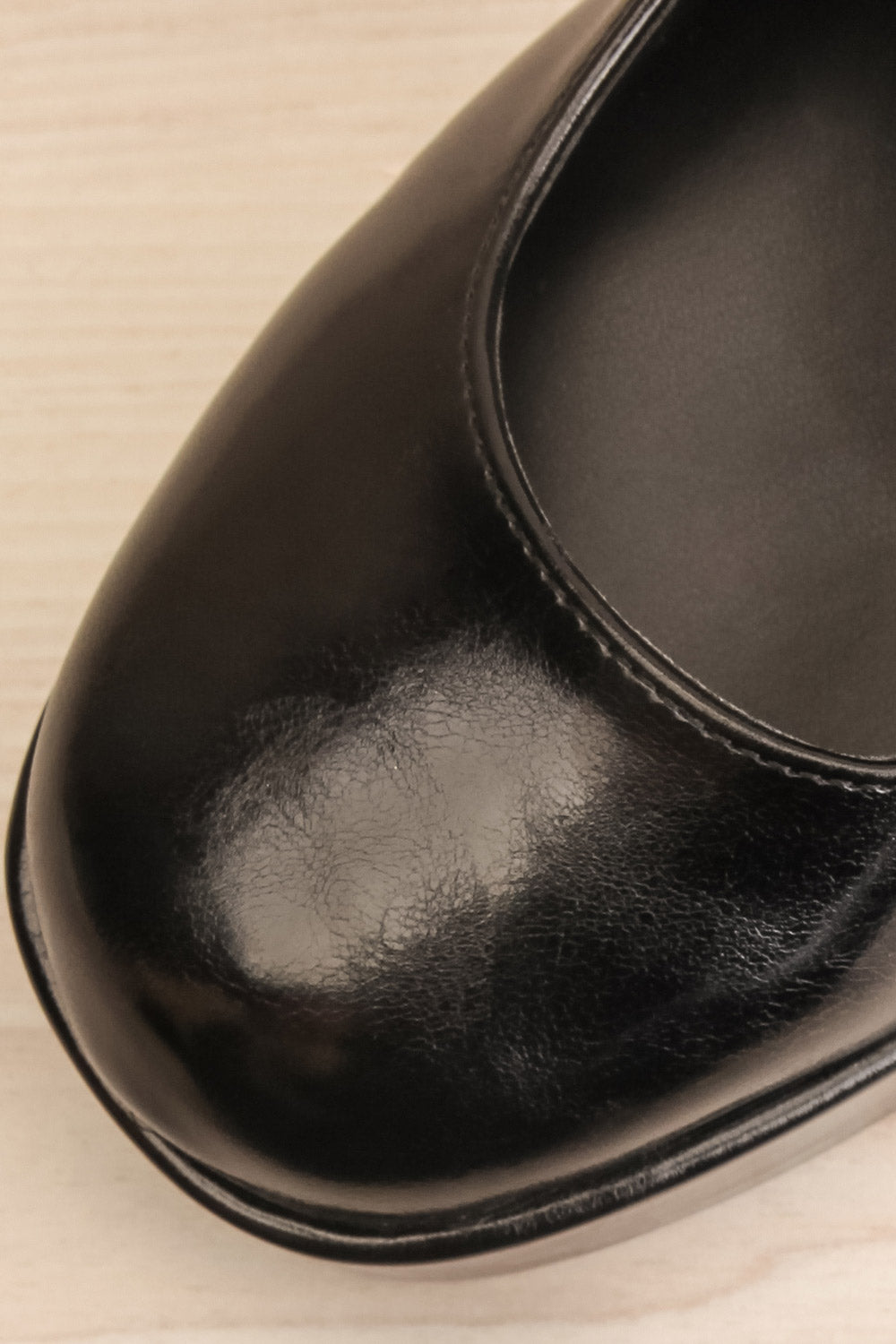 Apluwai Heeled Mary Jane Shoes | La petite garçonne flat close-up